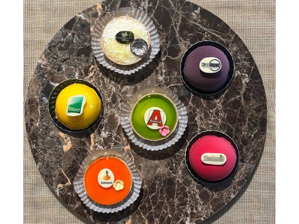 Petit four met logo per 40
